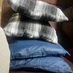 Plaid and Solid Pillow Set
